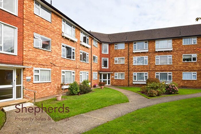 2 Bedroom Flat For Sale In High Street, Cheshunt, Hertfordshire, EN8