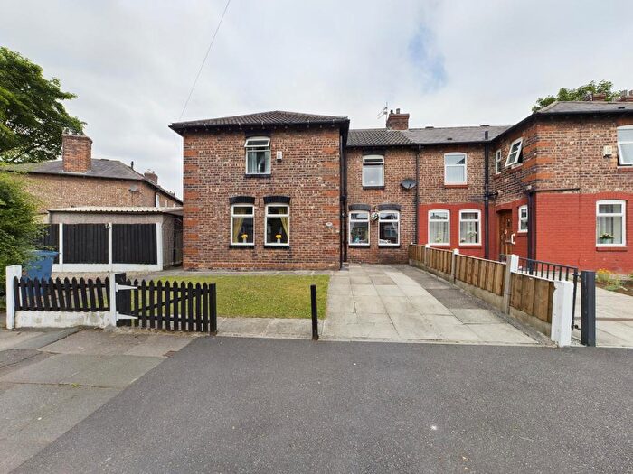 4 Bedroom End Of Terrace House For Sale In South Radford Street, Salford, M7
