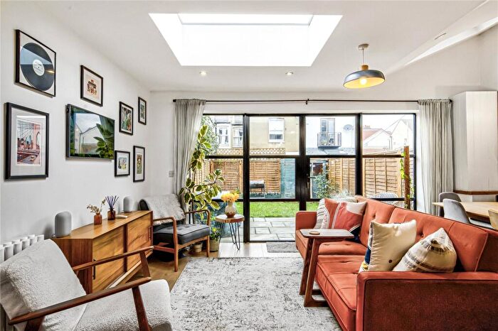 3 Bedroom Terraced House For Sale In Thirsk Road, Mitcham, CR4