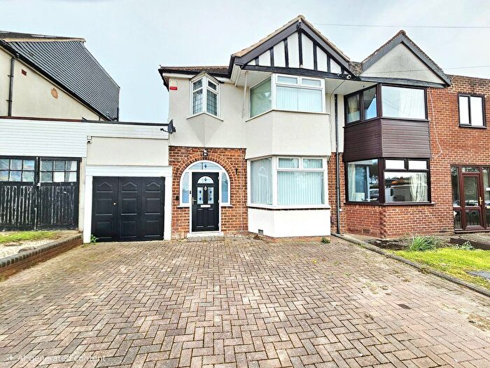 3 Bedroom Semi Detached House For Sale In Oakwood Road, Sutton Coldfield, B73