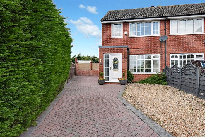 3 Bedroom Semi-Detached House For Sale In Beechwood Crescent, Broughton, Brigg, DN20