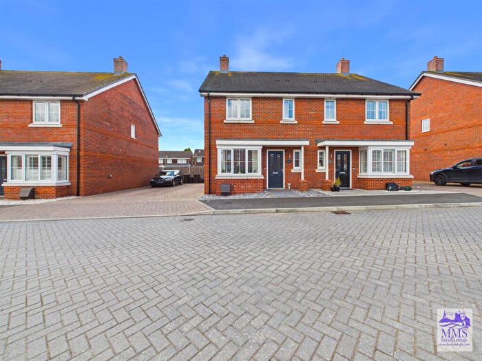 3 Bedroom Semi Detached House For Sale In Martinsyde Grove, Hoo, Rochester, ME3