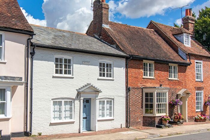 3 Bedroom Town House To Rent In East Street, Alresford, Hampshire, SO24