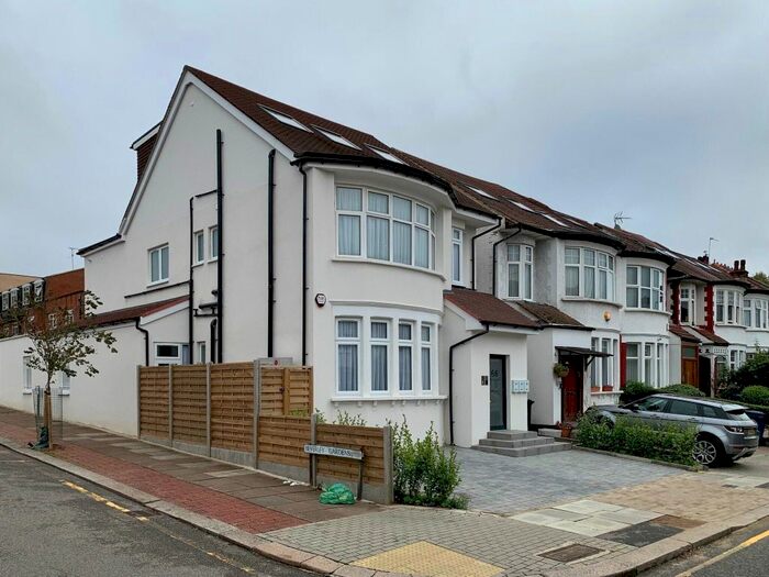 3 Bedroom Flat To Rent In The Drive, Brent Cross, London, NW11