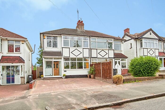 3 Bedroom Semi Detached House For Sale In Old Oak Road, Birmingham, West Midlands, B38