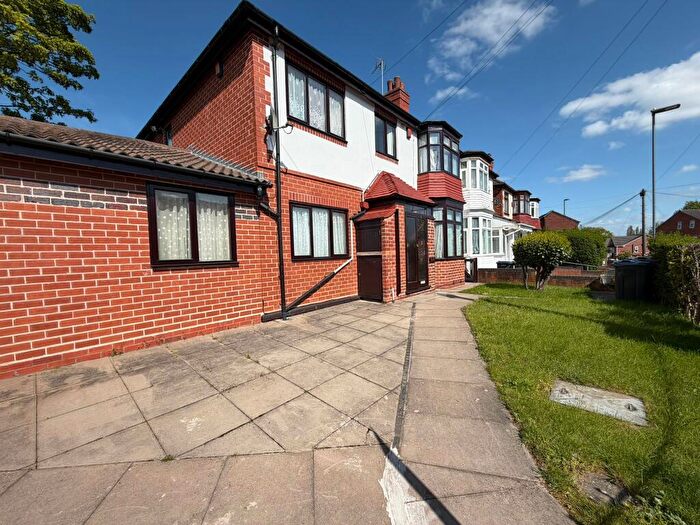 3 Bedroom Apartment To Rent In Wood Lane, Handsworth, Birmingham, B20