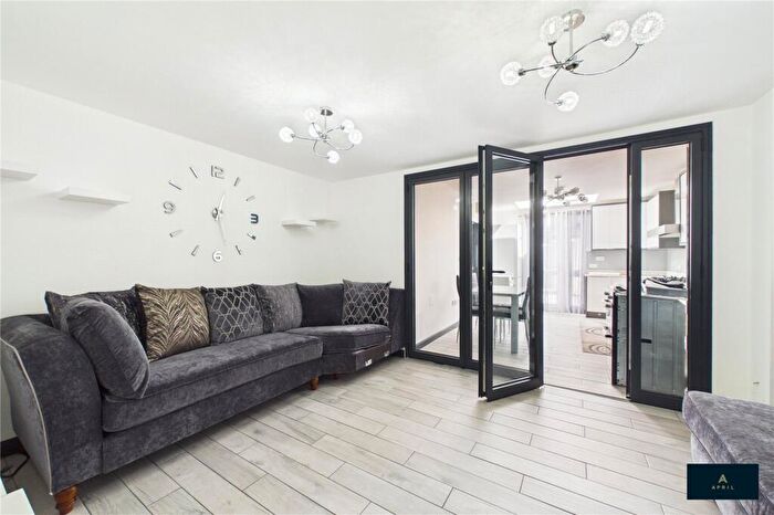 2 Bedroom Apartment To Rent In Arundel Close, London, E15