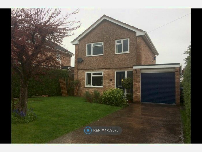 3 Bedroom Detached House To Rent In Llwyn Menlli, Ruthin, LL15