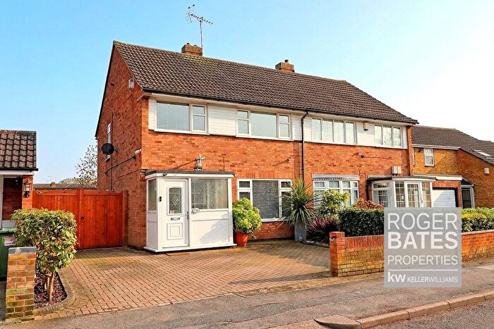 3 Bedroom Semi Detached House For Sale In Worthing Road, Laindon, Basildon, SS15