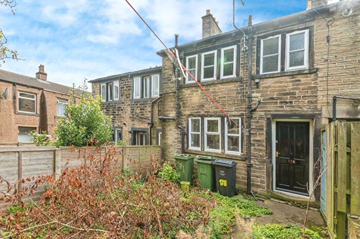 1 Bedroom Terraced House For Sale In Blackmoorfoot Road, Crosland Moor, Huddersfield, HD4