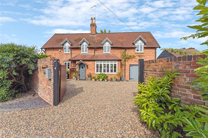 4 Bedroom Detached House For Sale In Wargrave Hill, Wargrave, Reading, Berkshire, RG10