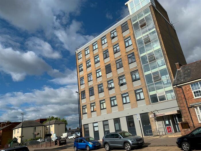 1 Bedroom Flat To Rent In Buckingham Street, Aylesbury, HP20