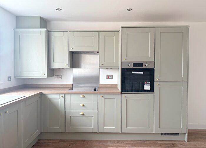 3 Bedroom Semi-Detached House For Sale In Delf Hill, Rastrick, HD6