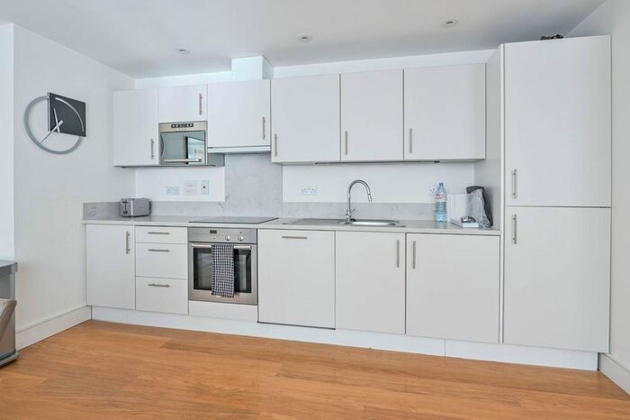 2 Bedroom Flat To Rent In Bell Yard Mews, London Bridge, London, SE1
