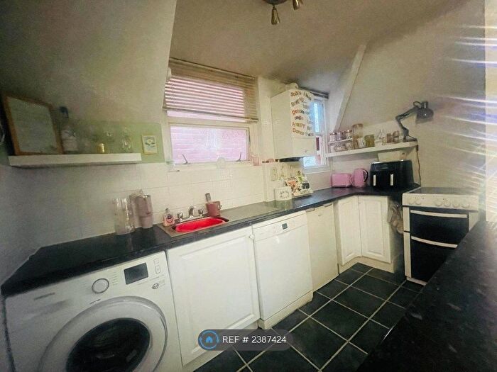 2 Bedroom Flat To Rent In Colebrooke Road, Bexhill-On-Sea, TN39