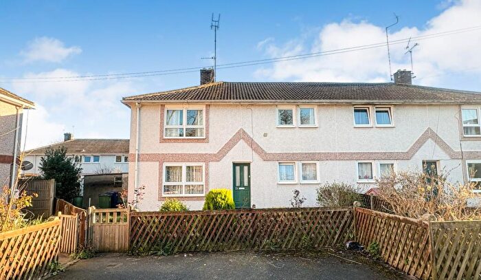 2 Bedroom Apartment For Sale In B Upton Close, Oxford, Oxfordshire, OX4