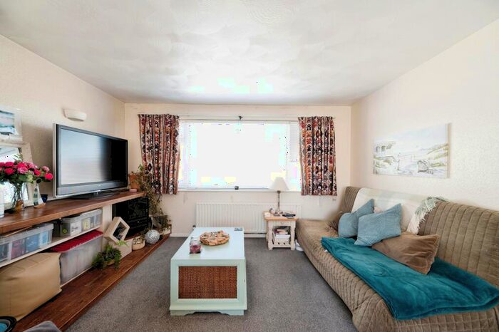 2 Bedroom Flat For Sale In Sea Front, Hayling Island, Hampshire, PO11