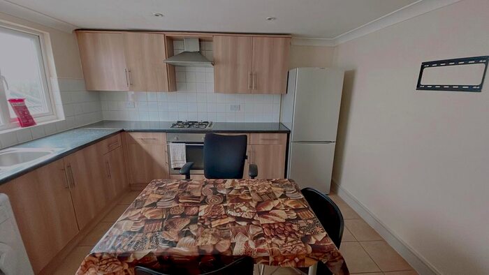 2 Bedroom Flat To Rent In Hoe Street, London, E17