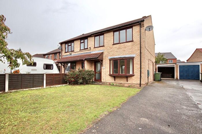 3 Bedroom Semi-Detached House For Sale In Beaufort Close, Lincoln, LN2