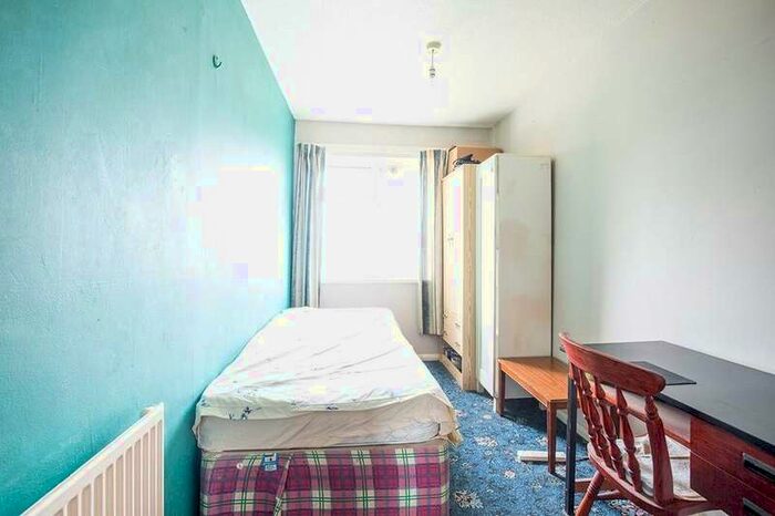 4 Bedroom Flat To Rent In Meriden Road, Southsea, PO5