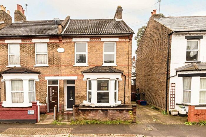 3 Bedroom Semi-Detached House To Rent In Eastbourne Road, Brentford, TW8