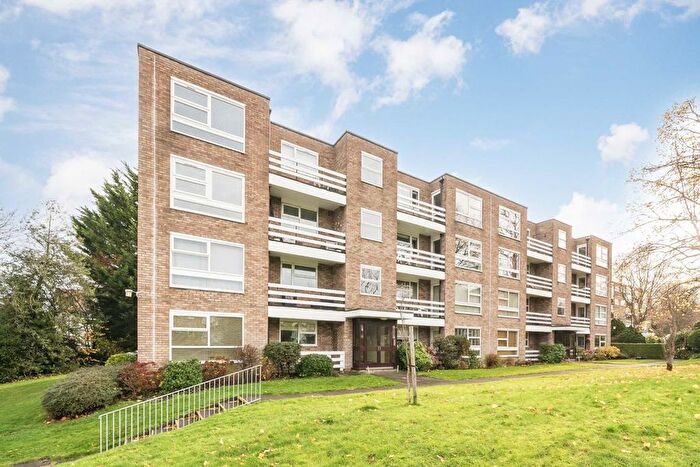 2 Bedroom Flat For Sale In Hardwick Green, Ealing, W13