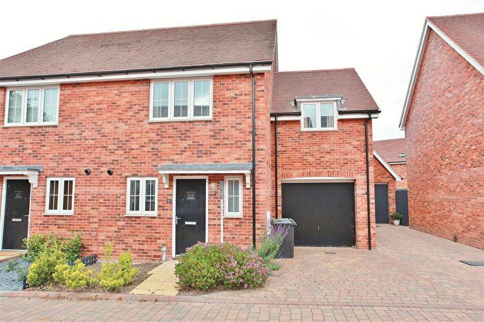 3 Bedroom Semi-Detached House To Rent In Chailey Gardens, Blewbury, Didcot, OX11