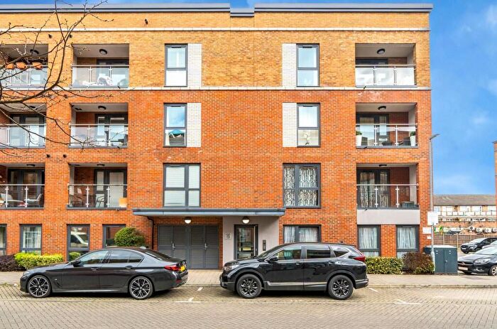 2 Bedroom Flat To Rent In Arla Place, Ruislip, HA4