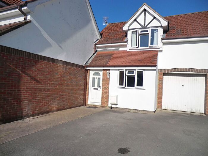 2 Bedroom Maisonette To Rent In Shaw Drive, Walton-On-Thames, KT12
