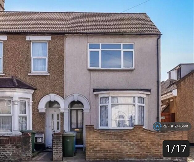 3 Bedroom End Of Terrace House To Rent In Clarence Road, Grays, RM17