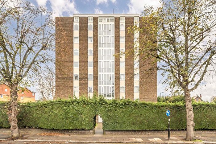 2 Bedroom Flat For Sale In Greenlaw Court, Ealing, W5