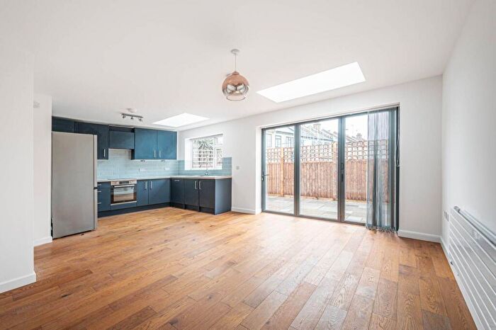 1 Bedroom Flat To Rent In Oakleigh Road South, Brunswick Park, London, N11