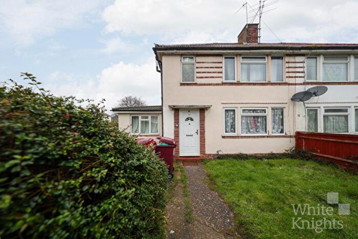 4 Bedroom Semi Detached House For Sale In Blandford Road, Reading, Berkshire, RG2