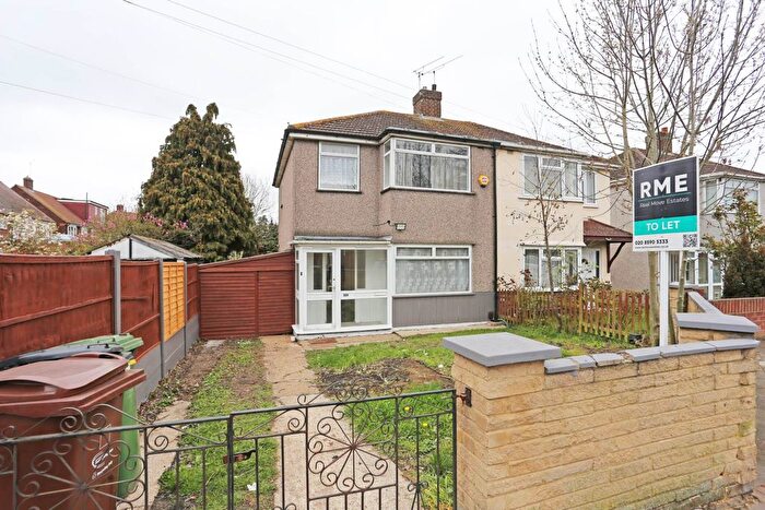3 Bedroom Semi Detached House To Rent In Dagenham Road, Romford, RM7