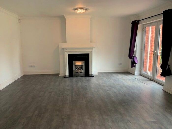 2 Bedroom Flat To Rent In Seafarers Drive, Woolton, Liverpool, L25