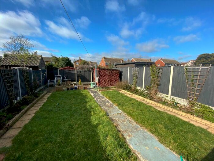 3 Bedroom Semi Detached House For Sale In Ferry Road, Hullbridge