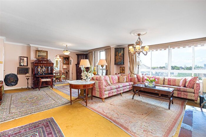 2 Bedroom Flat For Sale In Cheyne Walk, Chelsea, London, SW3
