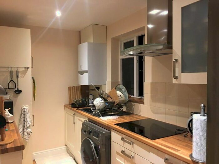 4 Bedroom Flat To Rent In Lime Grove, London, W12