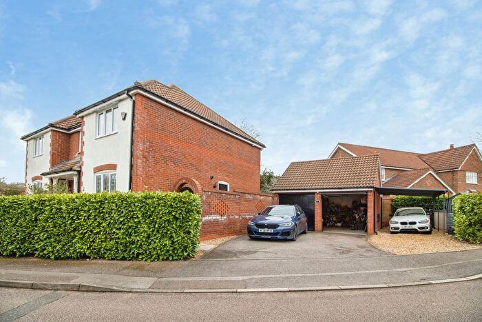 5 Bedroom Detached House For Sale In Ravel Close, Milton Keynes, MK7