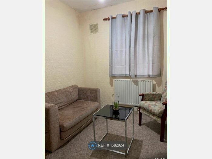 2 Bedroom End Of Terrace House To Rent In New Peachey Lane, Uxbridge, UB8