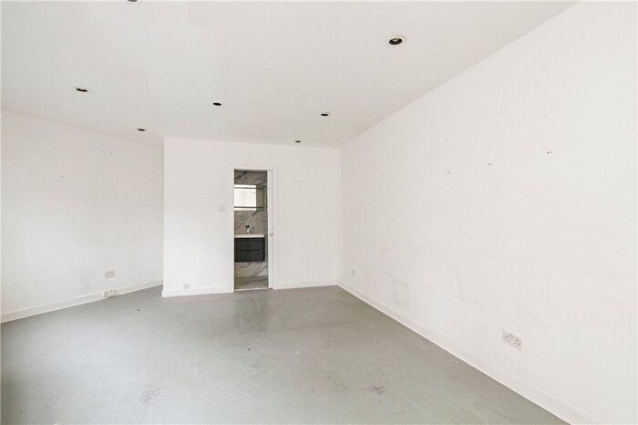 1 Bedroom Semi-Detached House For Sale In Ingate Place, London, SW8