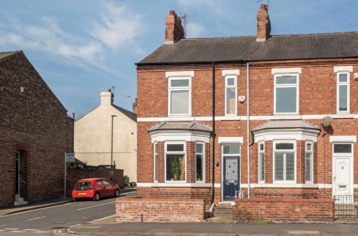3 Bedroom End Terrace House For Sale In Huntington Road, York, YO31
