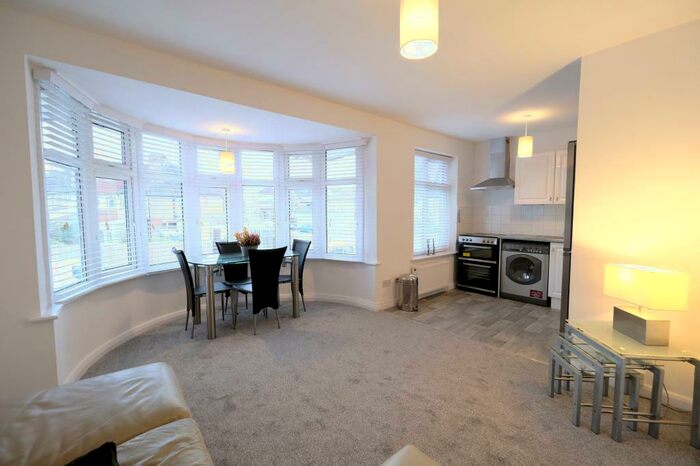 1 Bedroom Flat To Rent In The Woodlands, Southgate, N14