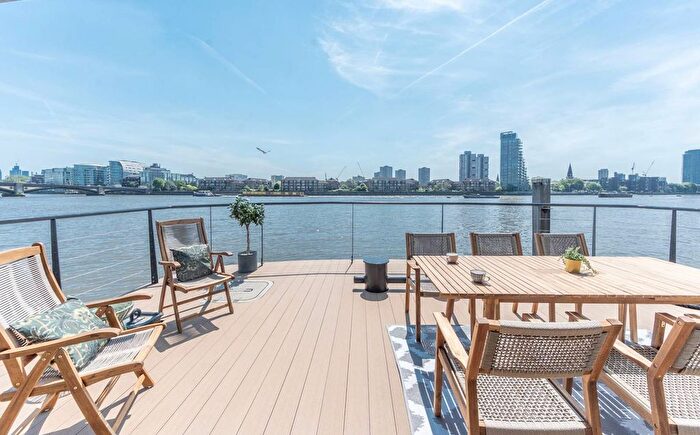 2 Bedroom Houseboat To Rent In Cheyne Walk, Chelsea, London, SW10