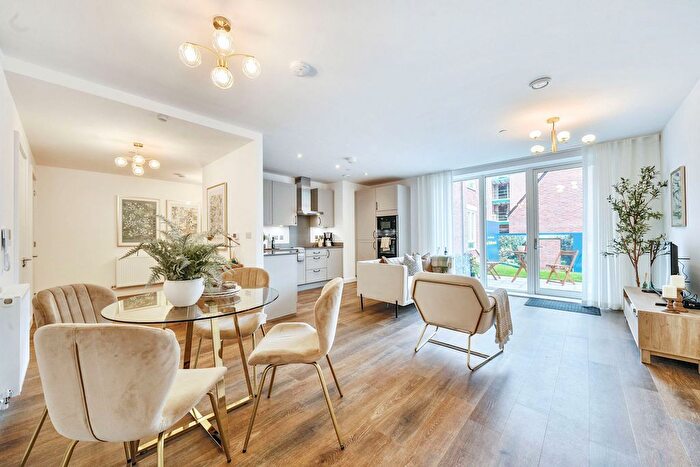 2 Bedroom Flat To Rent In Heartwood House, Hathaway Lane, Chester, CH3