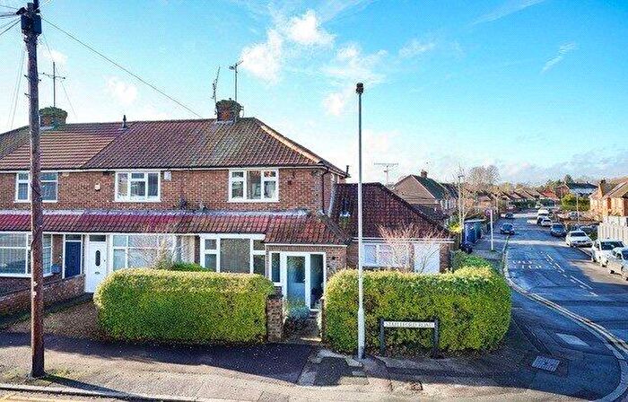 2 Bedroom End Of Terrace House For Sale In Stapleford Road, Luton, Bedfordshire, LU2