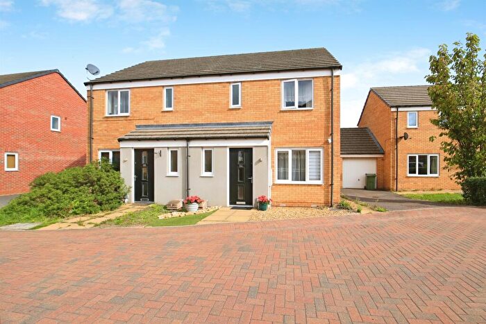 3 Bedroom Semi Detached House For Sale In Saxonbury Way, Peterborough, PE2