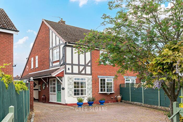 3 Bedroom Semi Detached House For Sale In Featherbed Lane, Shrewsbury, Shropshire, SY1