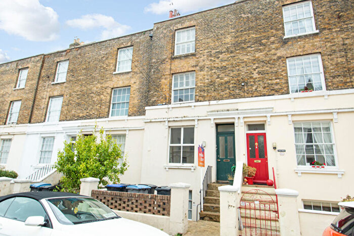 1 Bedroom Flat For Sale In Norman Street, Dover, CT17