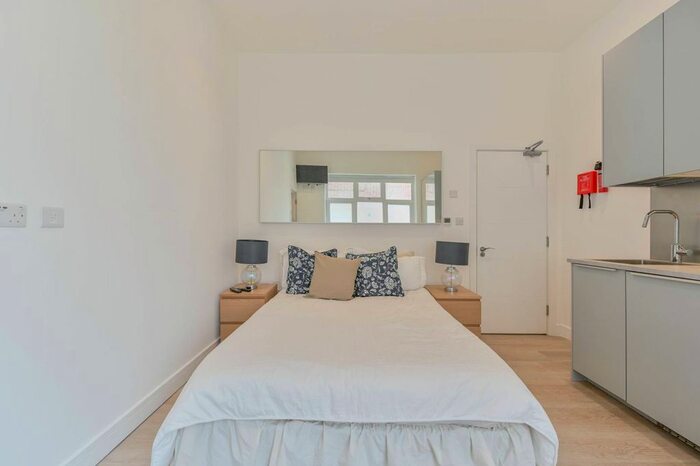 Studio To Rent In Oakley Avenue, Ealing, London, W5